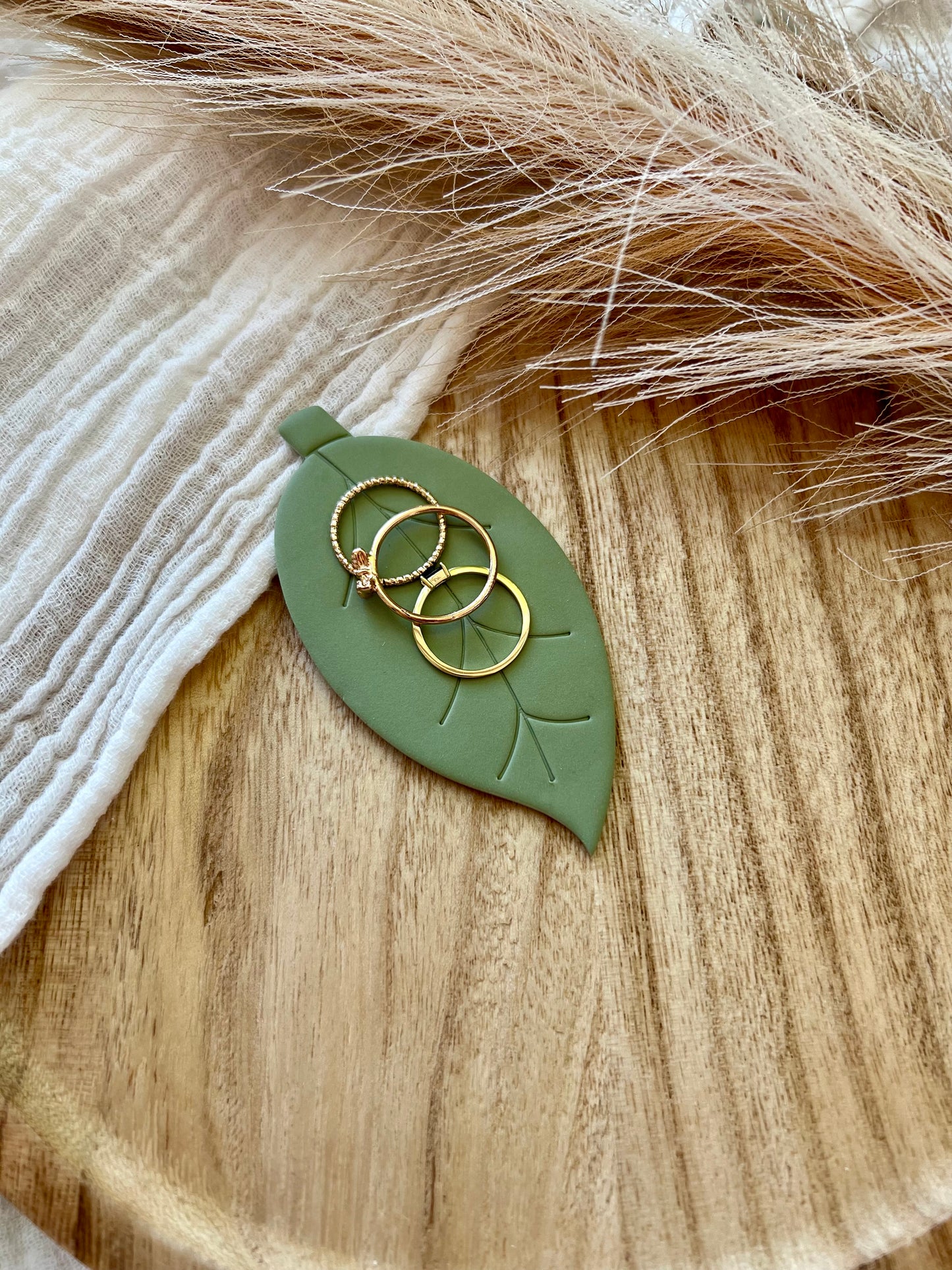 Leaf Ring Plate